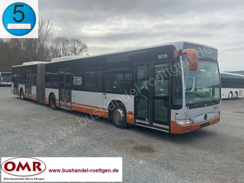 Употребяван 18-метров съчленен автобус Mercedes-Benz Citaro, заснет в база за продажба на автобуси в Германия.